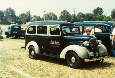 1937_Chevrolet_Carryall_Suburban_(front).jpg